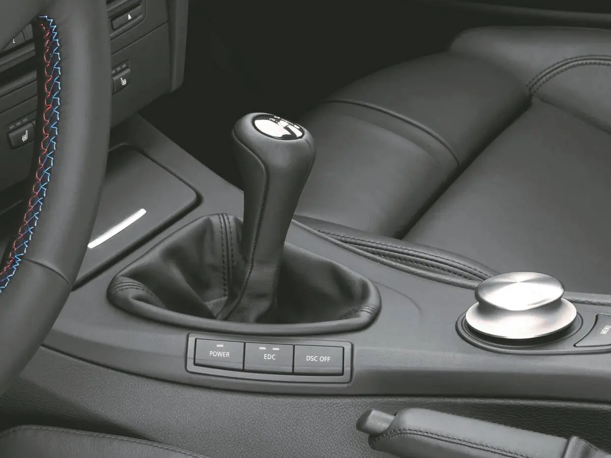 BMW M3 IV (E90) Седан — сүрөт 11