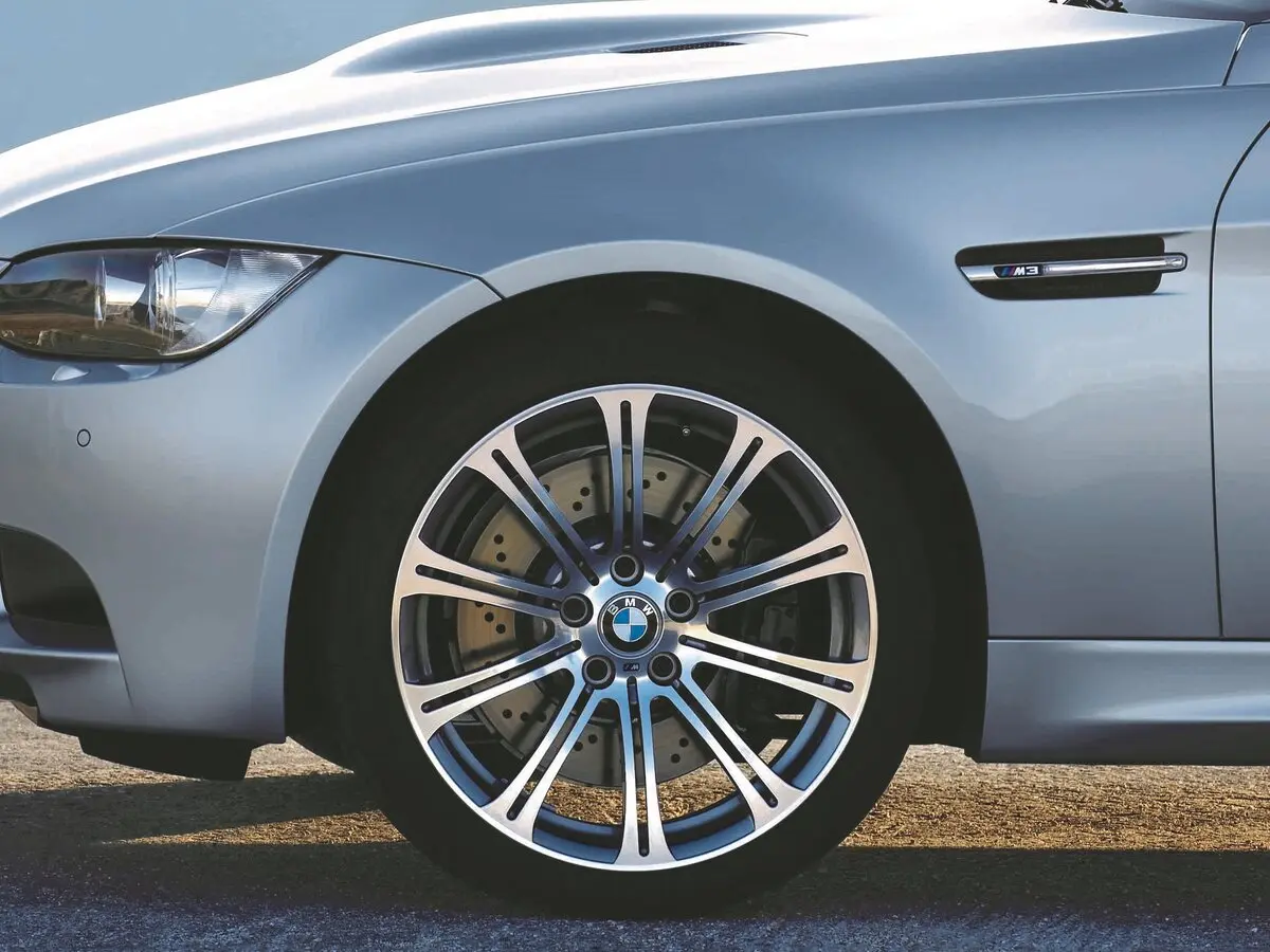 BMW M3 IV (E90) Седан — сүрөт 17