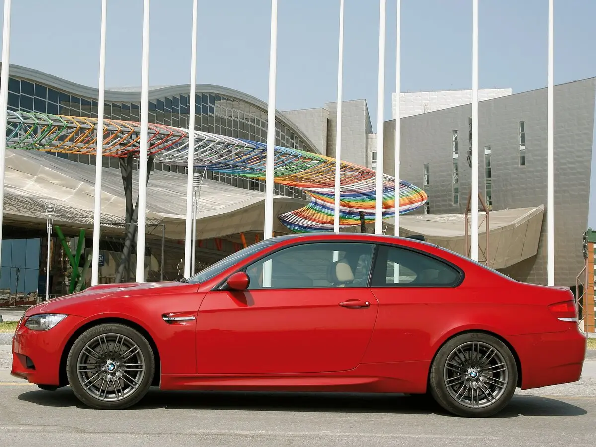 BMW M3 IV (E90) Купе — сүрөт 2