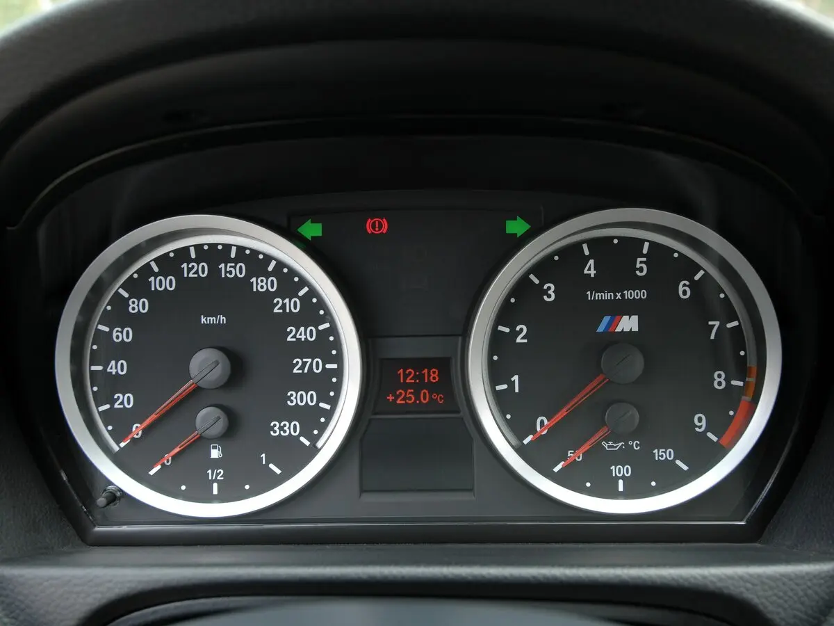 BMW M3 IV (E90) Купе — сүрөт 9