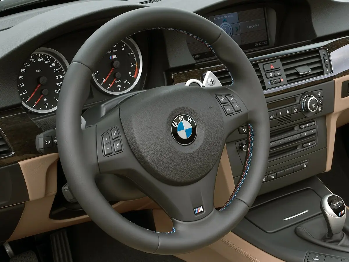 BMW M3 IV (E90) Кабриолет — сүрөт 9