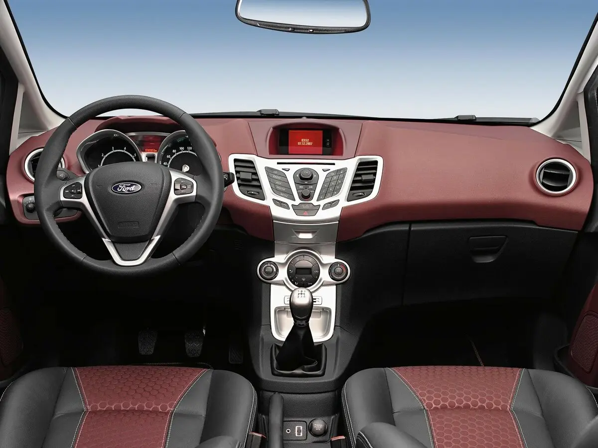 Ford Fiesta Mk6 Хэтчбек 3 дв. — сүрөт 6