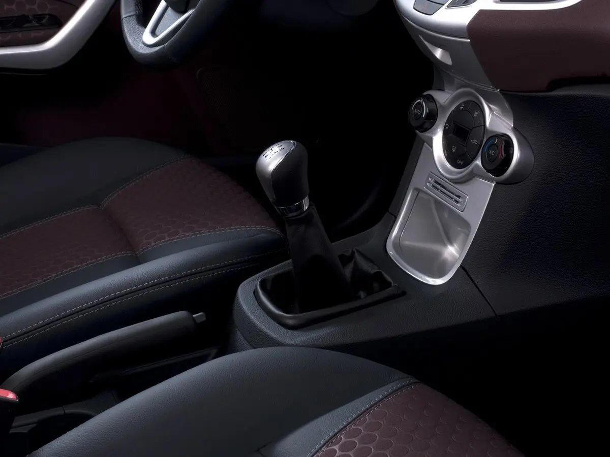 Ford Fiesta Mk6 Хэтчбек 3 дв. — сүрөт 11