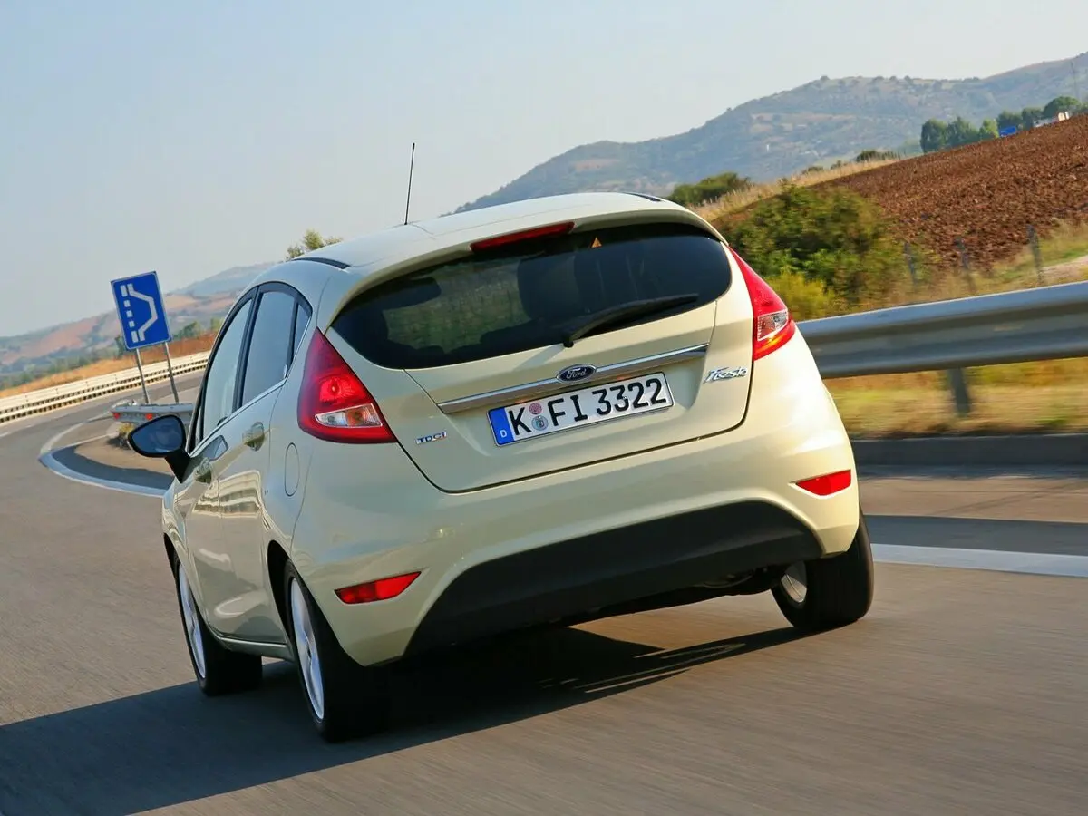 Ford Fiesta Mk6 Хэтчбек 5 дв. — photo 4