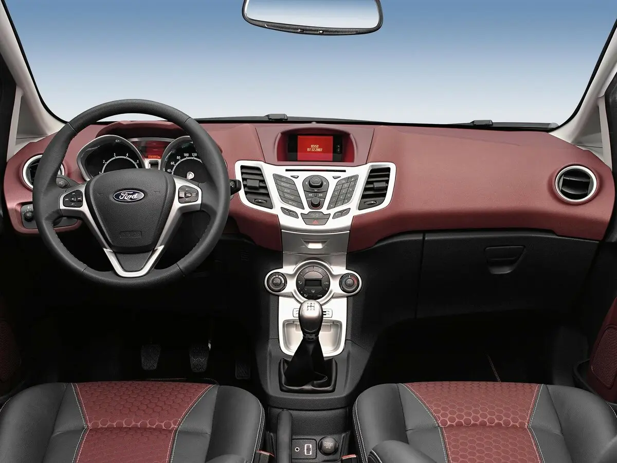 Ford Fiesta Mk6 Хэтчбек 5 дв. — photo 6