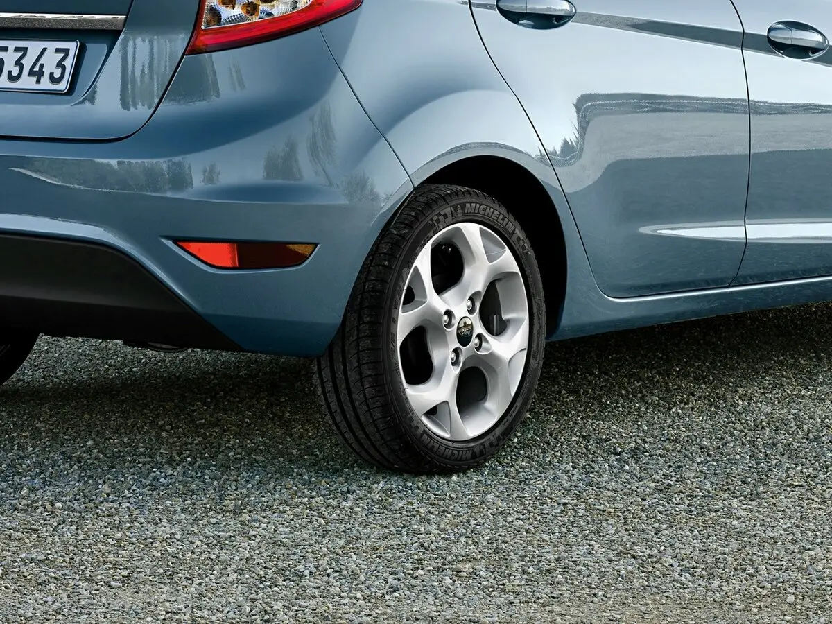 Ford Fiesta Mk6 Хэтчбек 5 дв. — photo 16