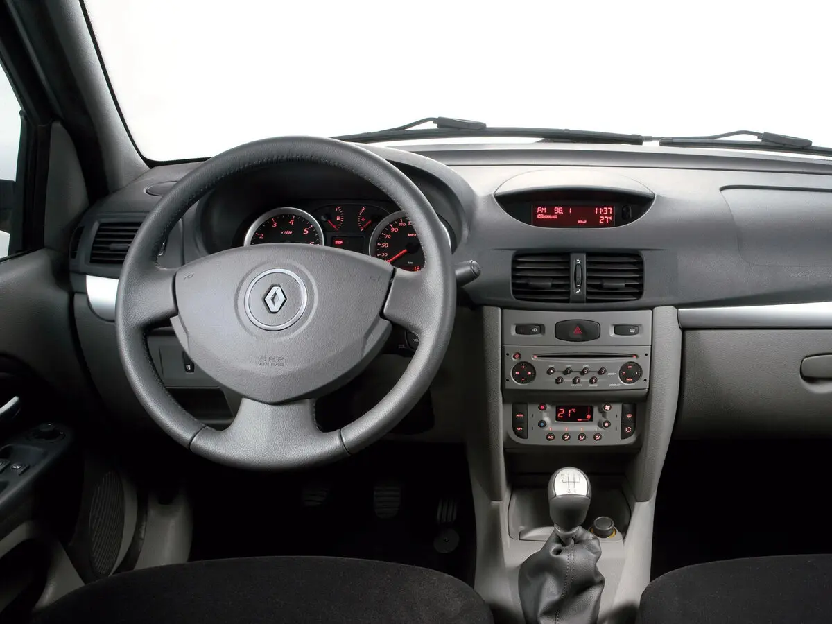 Renault Symbol ll Седан — photo 6