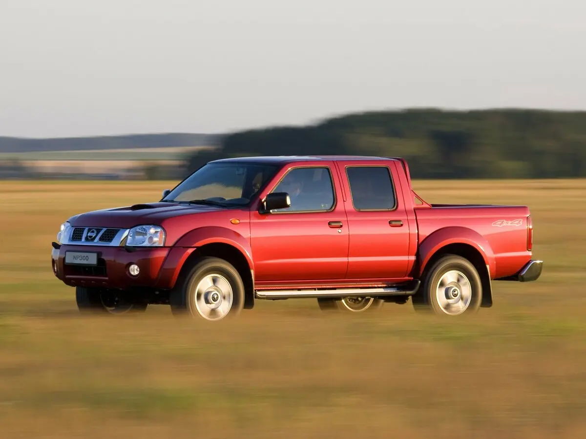 Nissan NP300 2008 – 2015 Пикап Двойная кабина