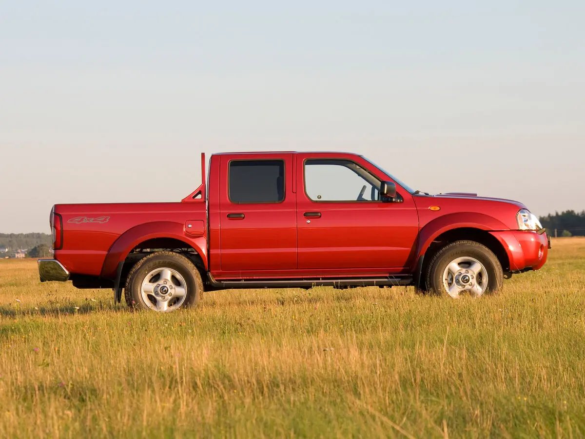 Nissan NP300 2008 – 2015 Пикап Двойная кабина — сүрөт 2