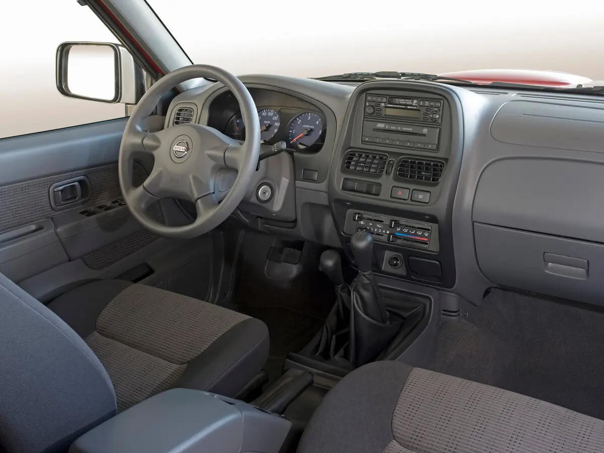 Nissan NP300 2008 – 2015 Пикап Двойная кабина — сүрөт 7
