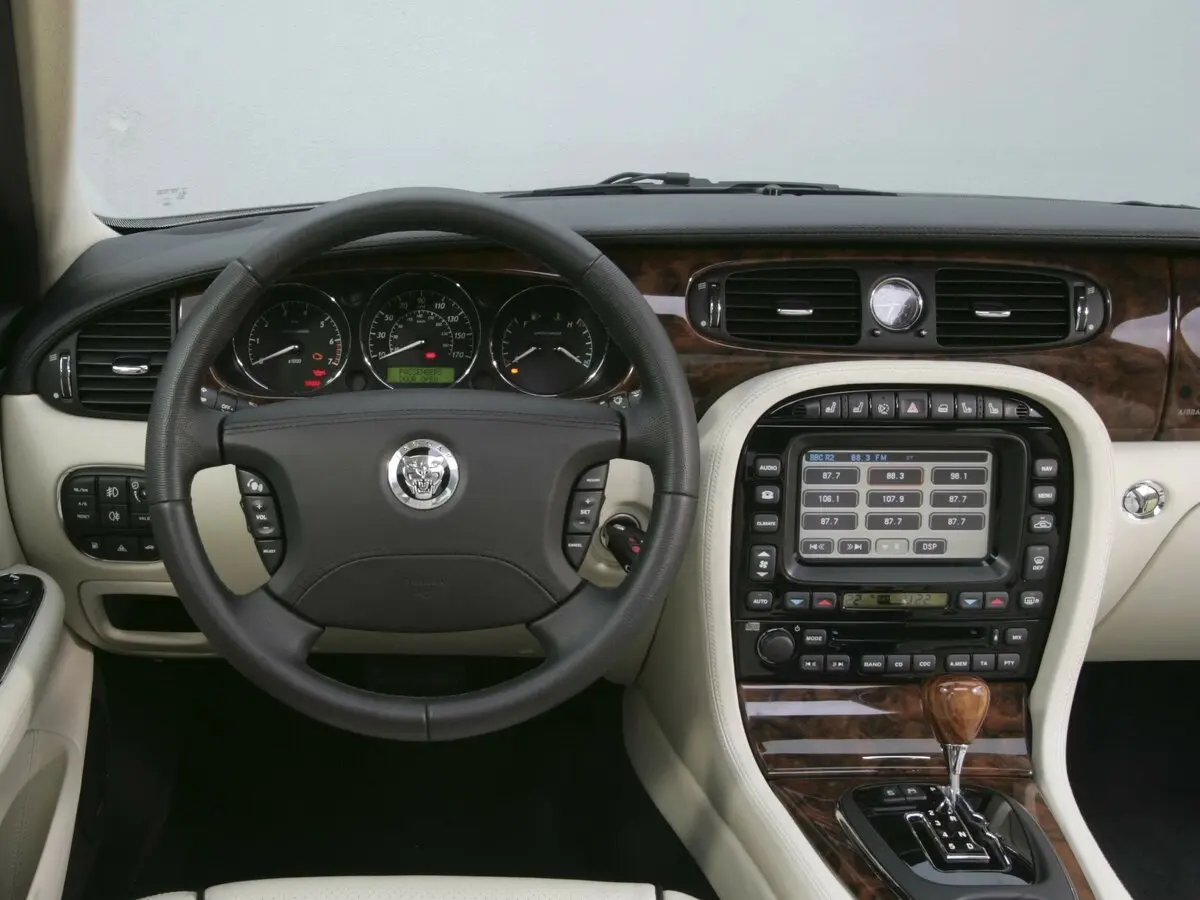 Jaguar XJ III (X350/X358) Седан Long — photo 5