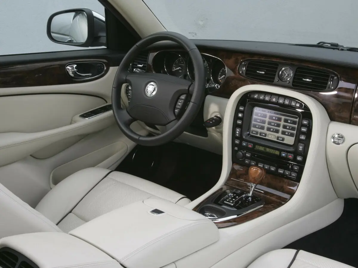 Jaguar XJ III (X350/X358) Седан Long — photo 6