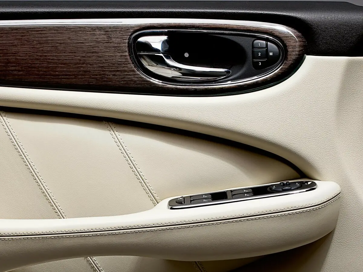 Jaguar XJ III (X350/X358) Седан Long — photo 10