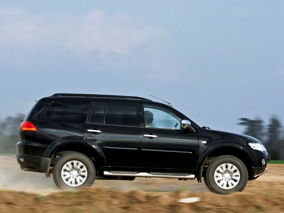 Mitsubishi Pajero Sport II Внедорожник 5 дв. — фото 2