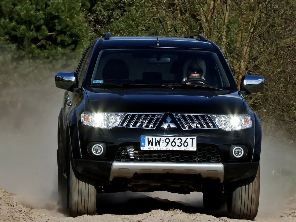 Mitsubishi Pajero Sport II Внедорожник 5 дв. — фото 3