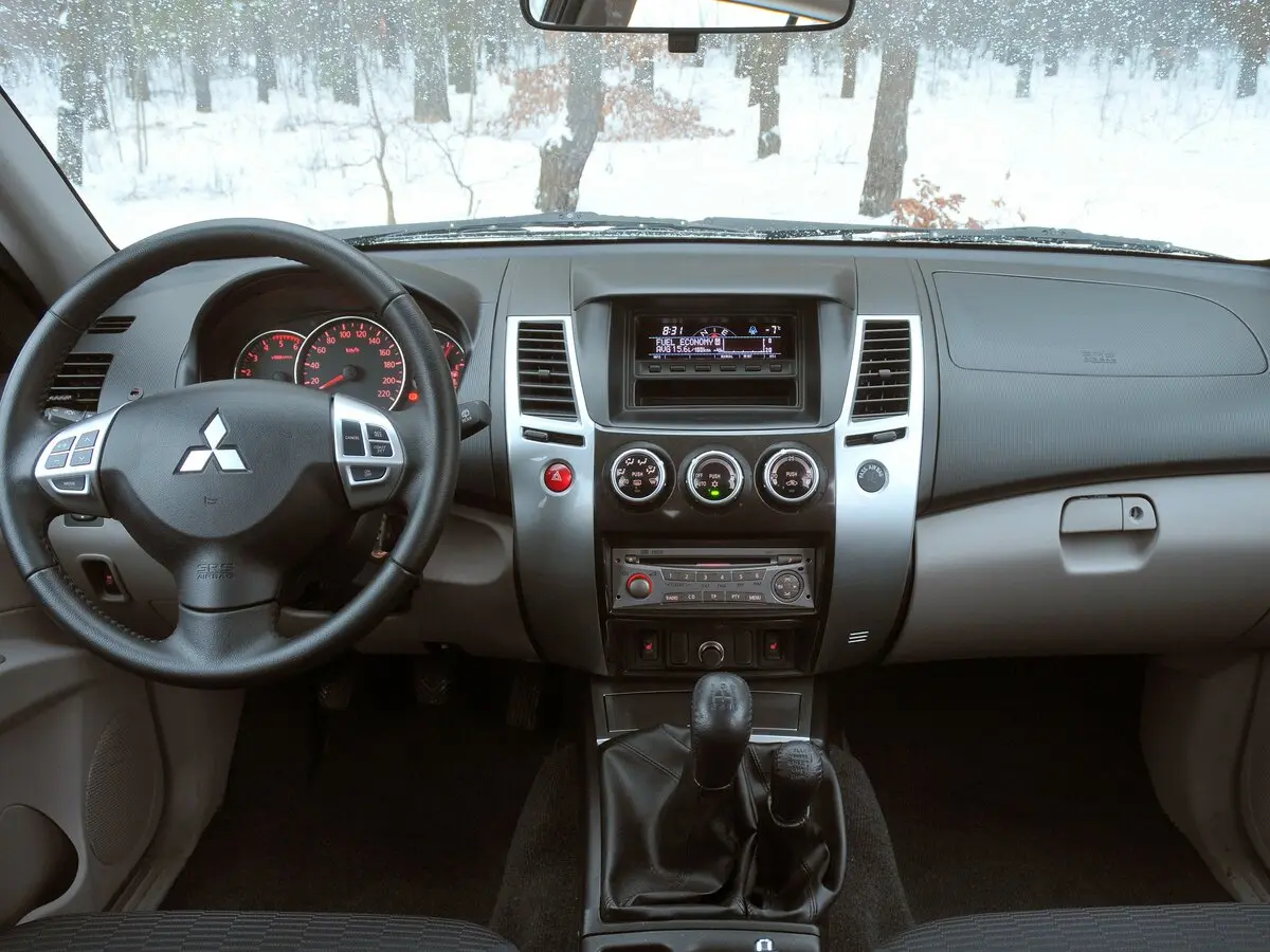 Mitsubishi Pajero Sport II Внедорожник 5 дв. — фото 6