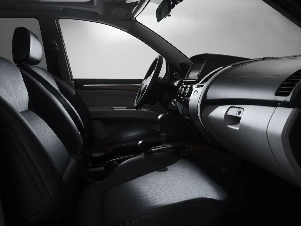 Mitsubishi Pajero Sport II Внедорожник 5 дв. — фото 7