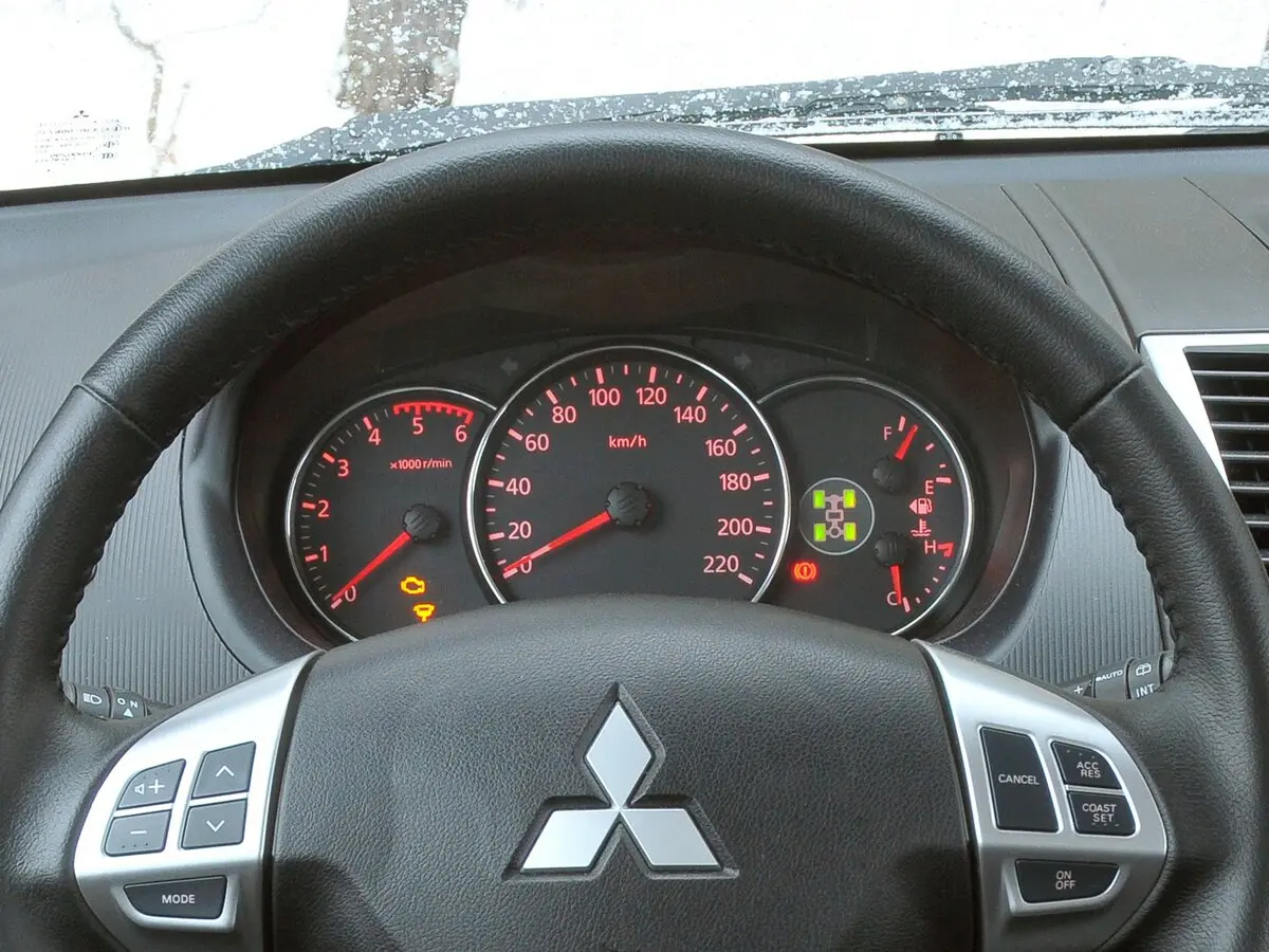 Mitsubishi Pajero Sport II Внедорожник 5 дв. — фото 9