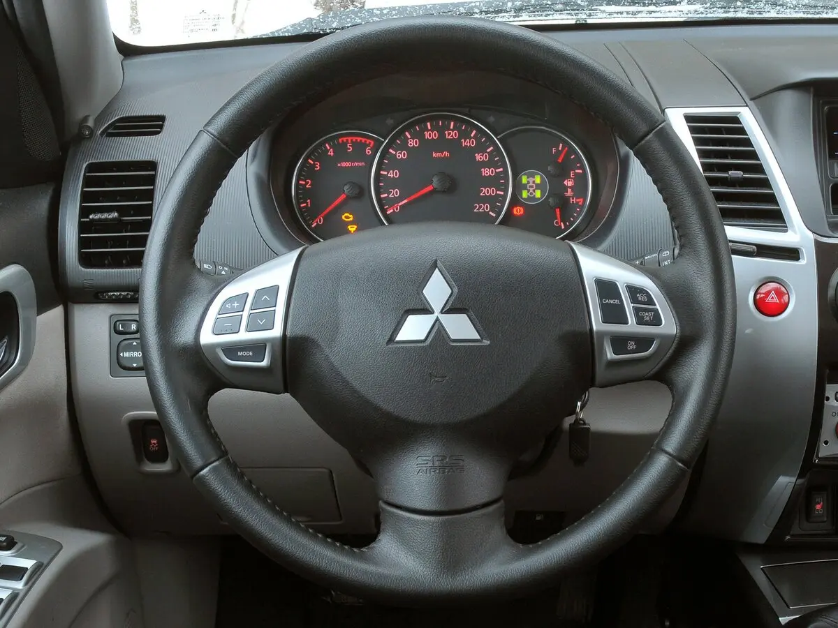 Mitsubishi Pajero Sport II Внедорожник 5 дв. — фото 10