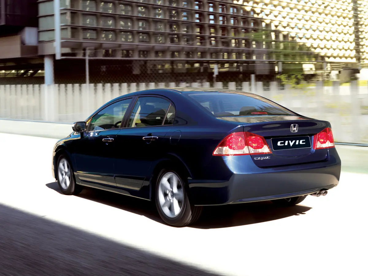 Honda Civic VIII Рестайлинг Седан — фото 3