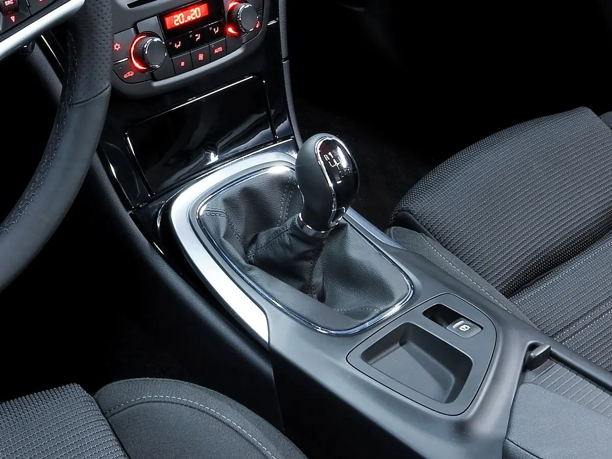Opel Insignia I Седан — 照片 12