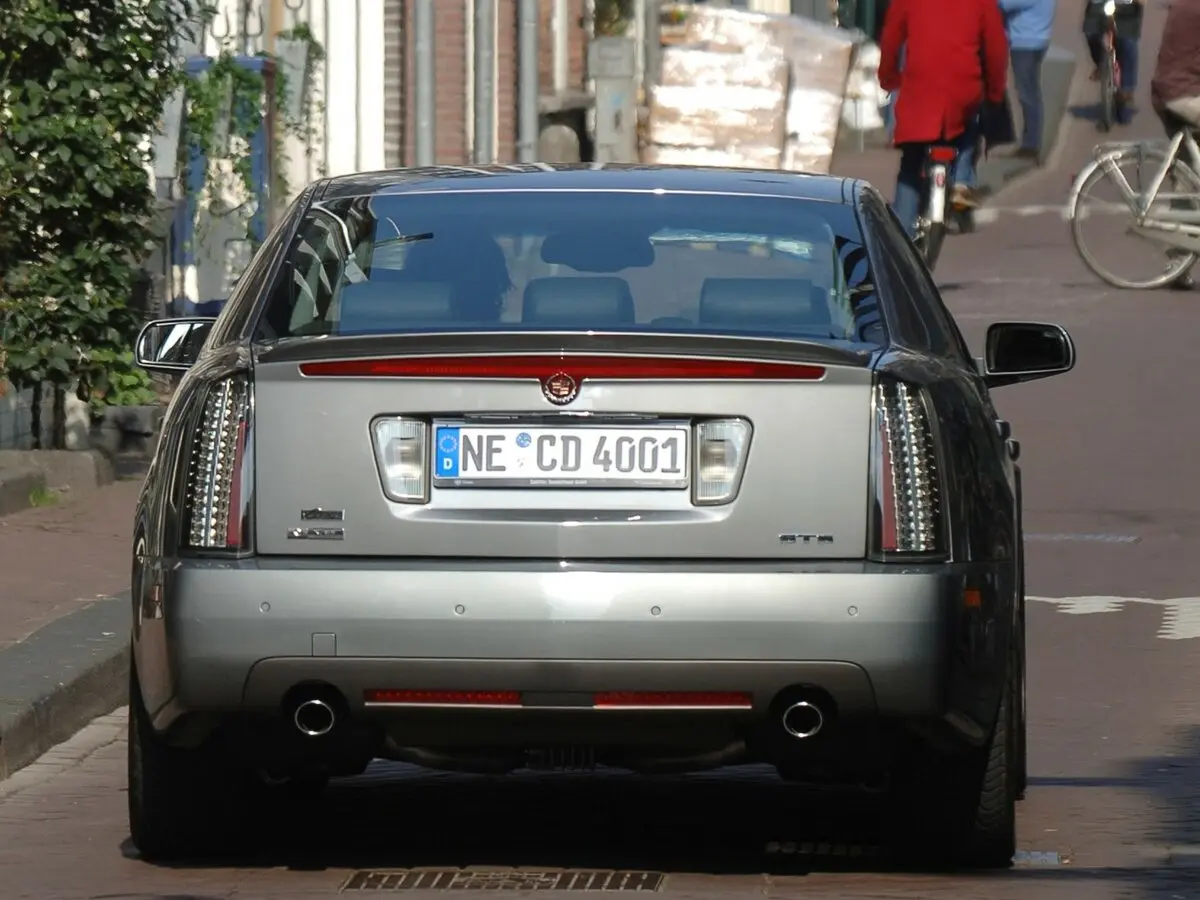 Cadillac STS I Седан — 照片 4