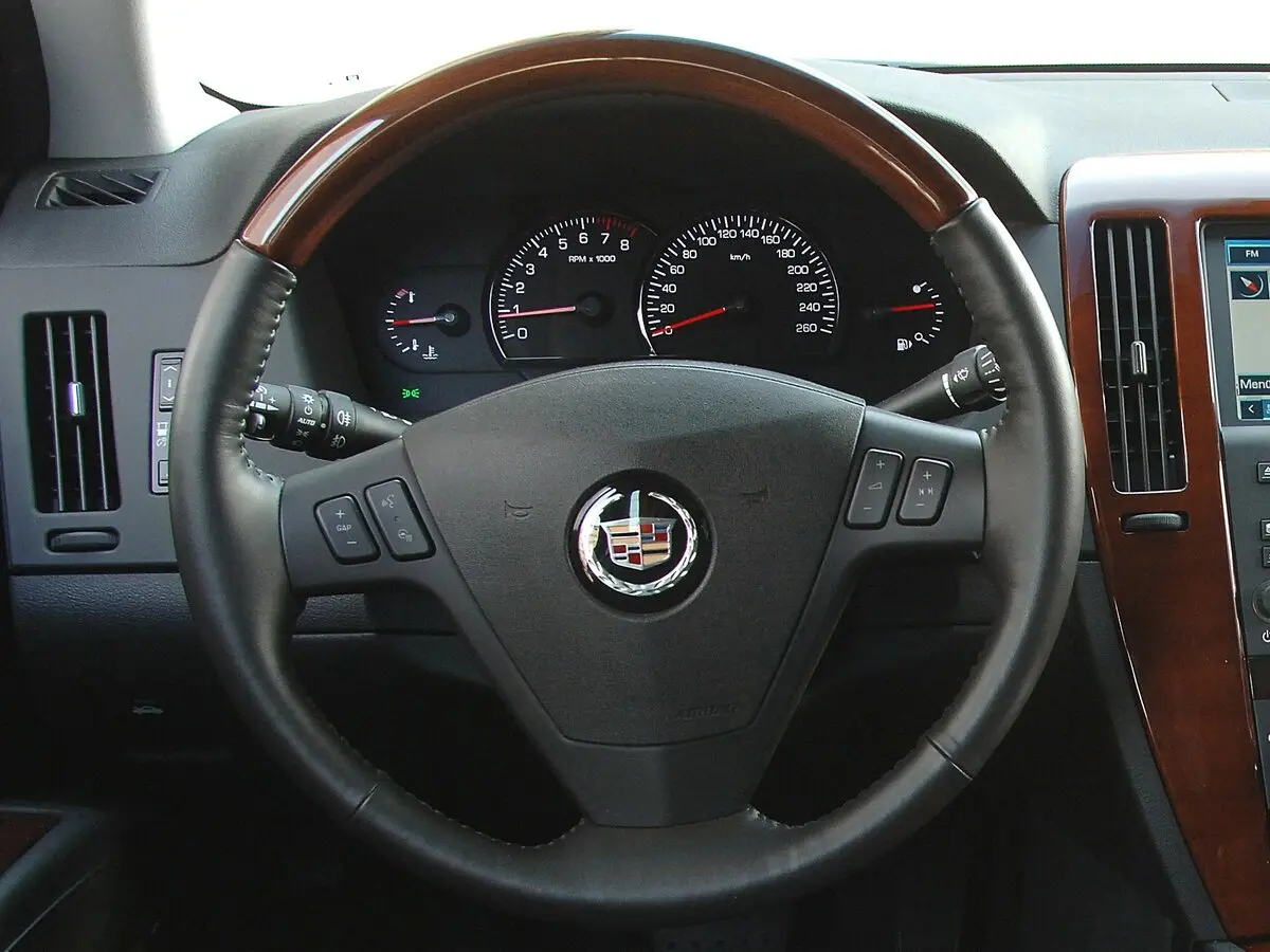 Cadillac STS I Седан — 照片 9