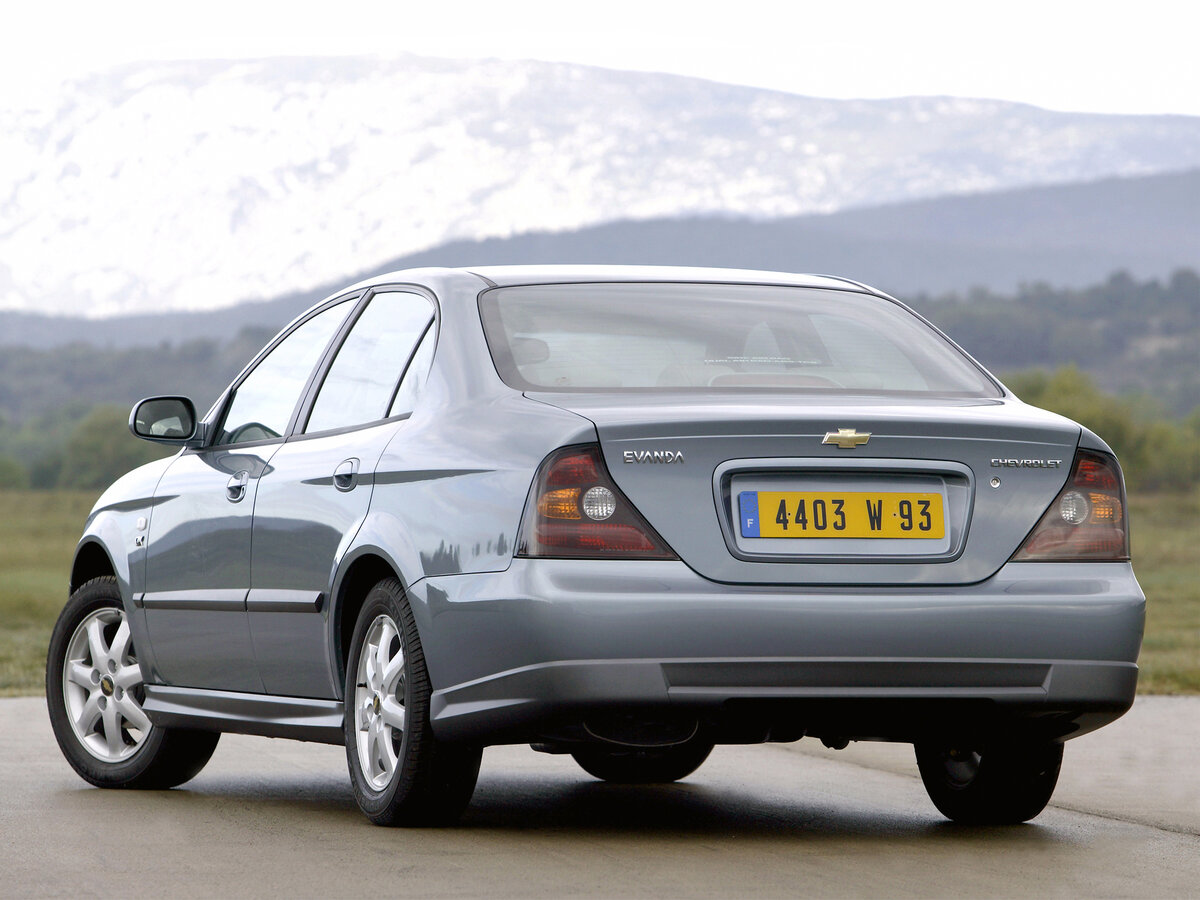 Chevrolet Evanda 2000 – 2006 Седан — фото 4