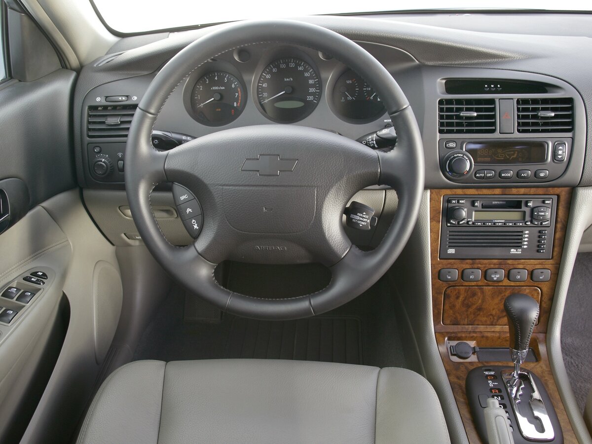 Chevrolet Evanda 2000 – 2006 Седан — фото 6