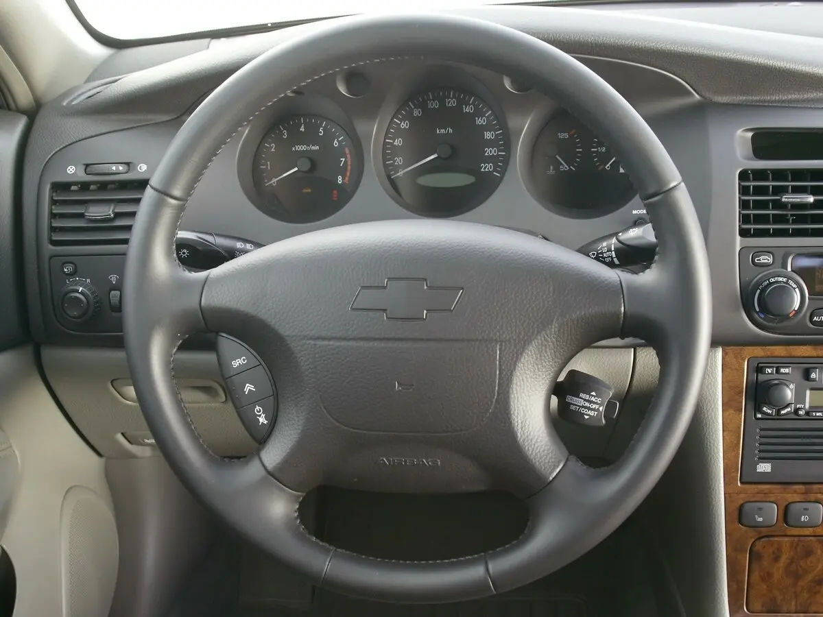 Chevrolet Evanda 2000 – 2006 Седан — photo 8