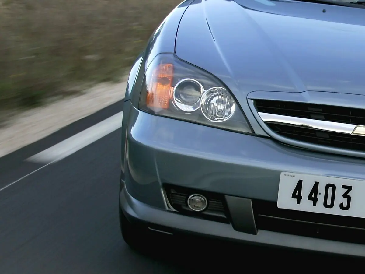 Chevrolet Evanda 2000 – 2006 Седан — photo 10