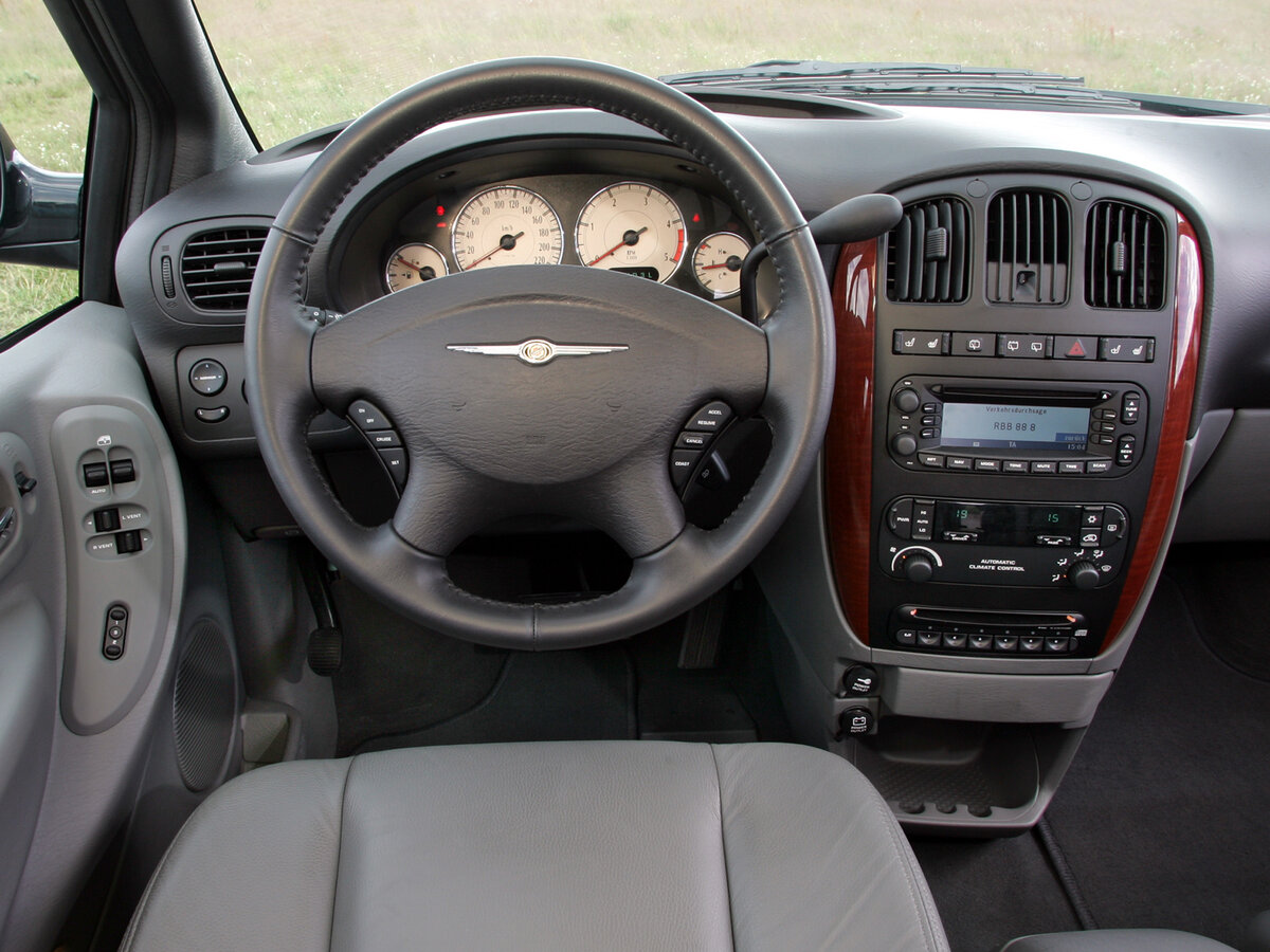 Chrysler Voyager IV Рестайлинг Минивэн Grand — фото 4