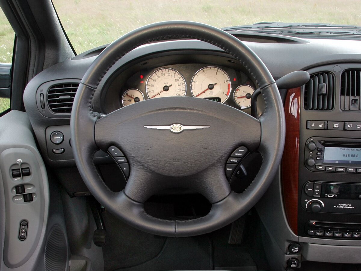 Chrysler Voyager IV Рестайлинг Минивэн Grand — фото 6