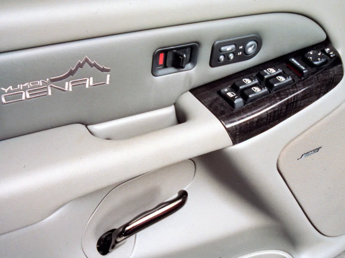 GMC Yukon II (GMT800) Внедорожник 5 дв. — сүрөт 8