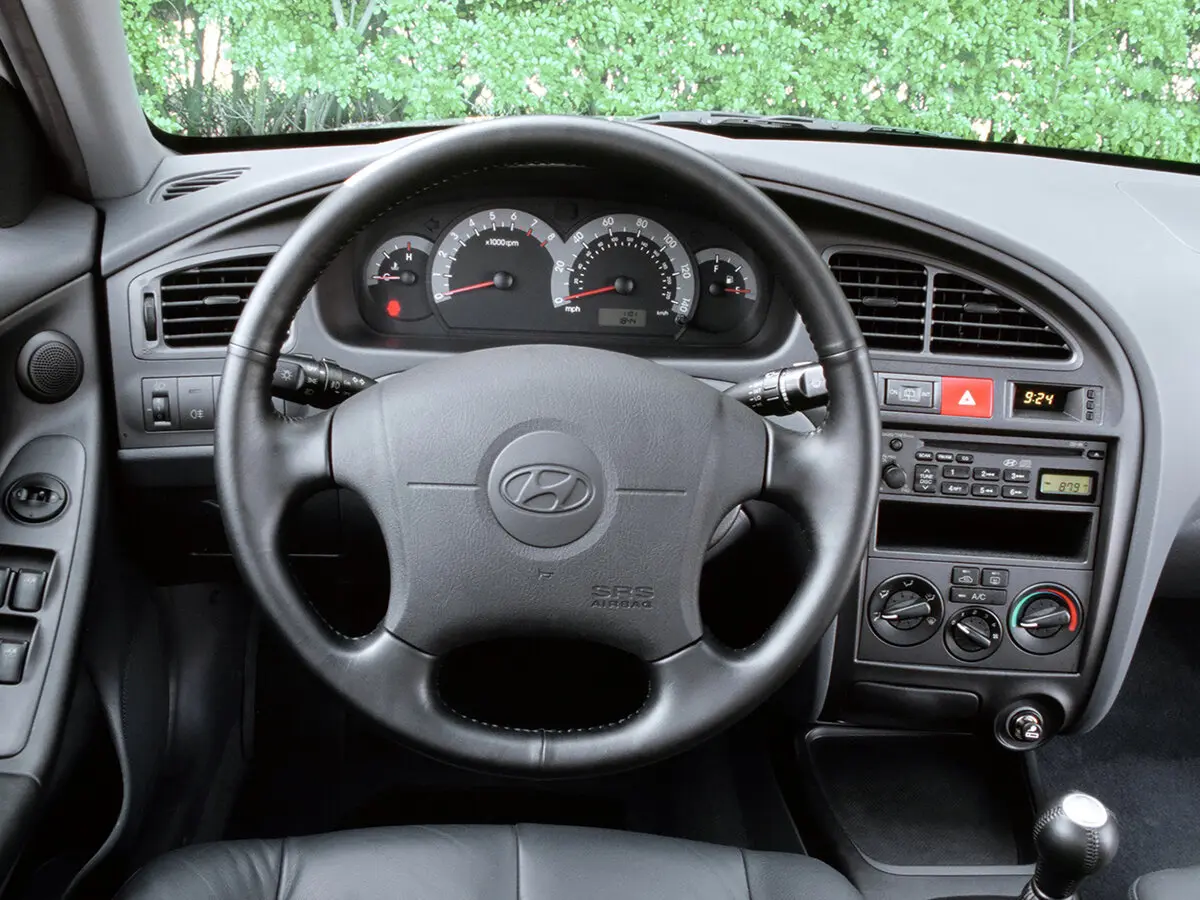 Hyundai Elantra III (XD) Лифтбек — сүрөт 6