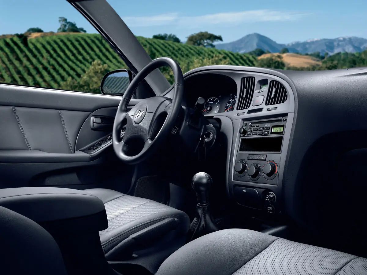 Hyundai Elantra III (XD2) Рестайлинг Седан — сүрөт 6