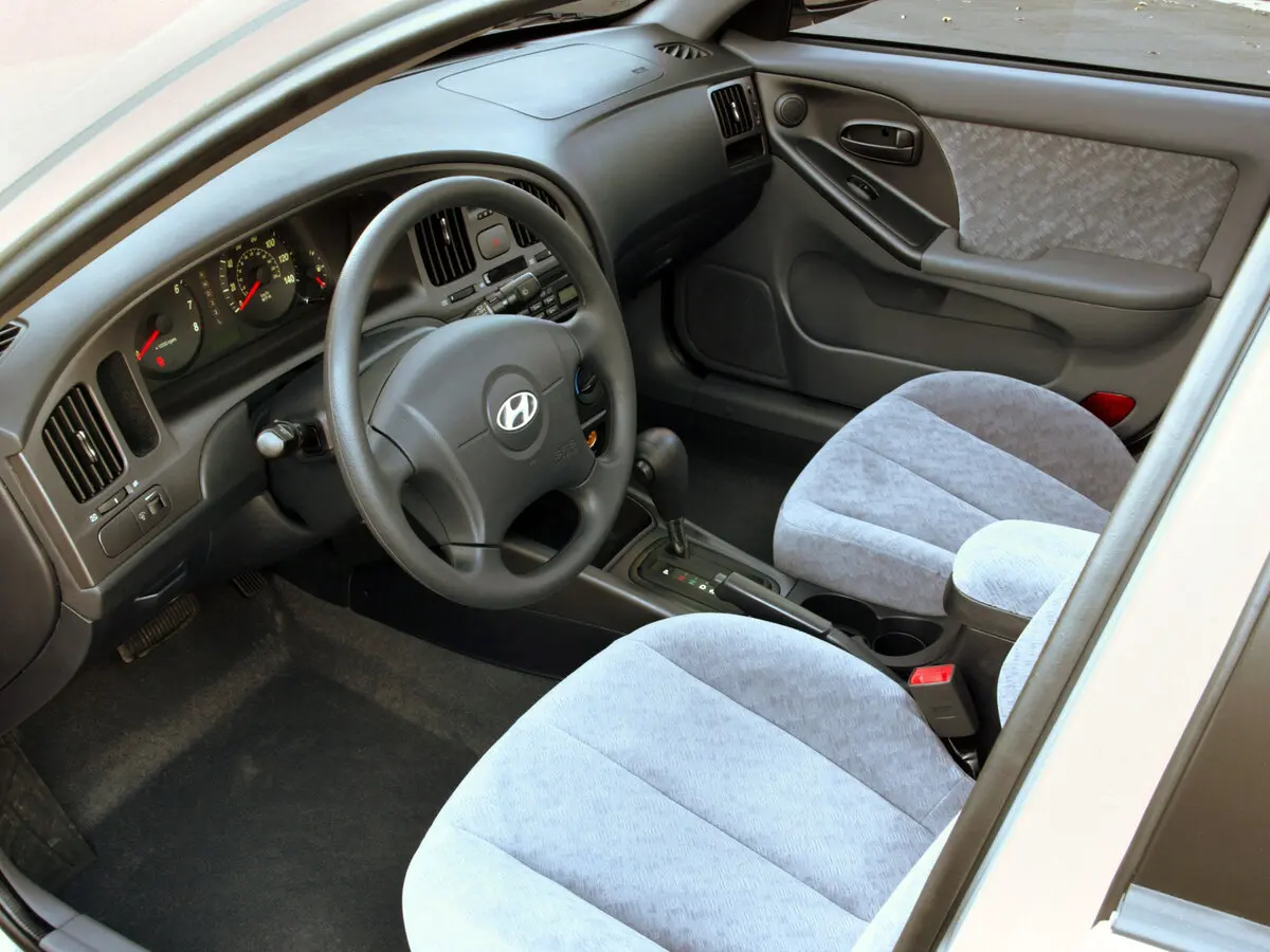 Hyundai Elantra III (XD2) Рестайлинг Седан — сүрөт 7
