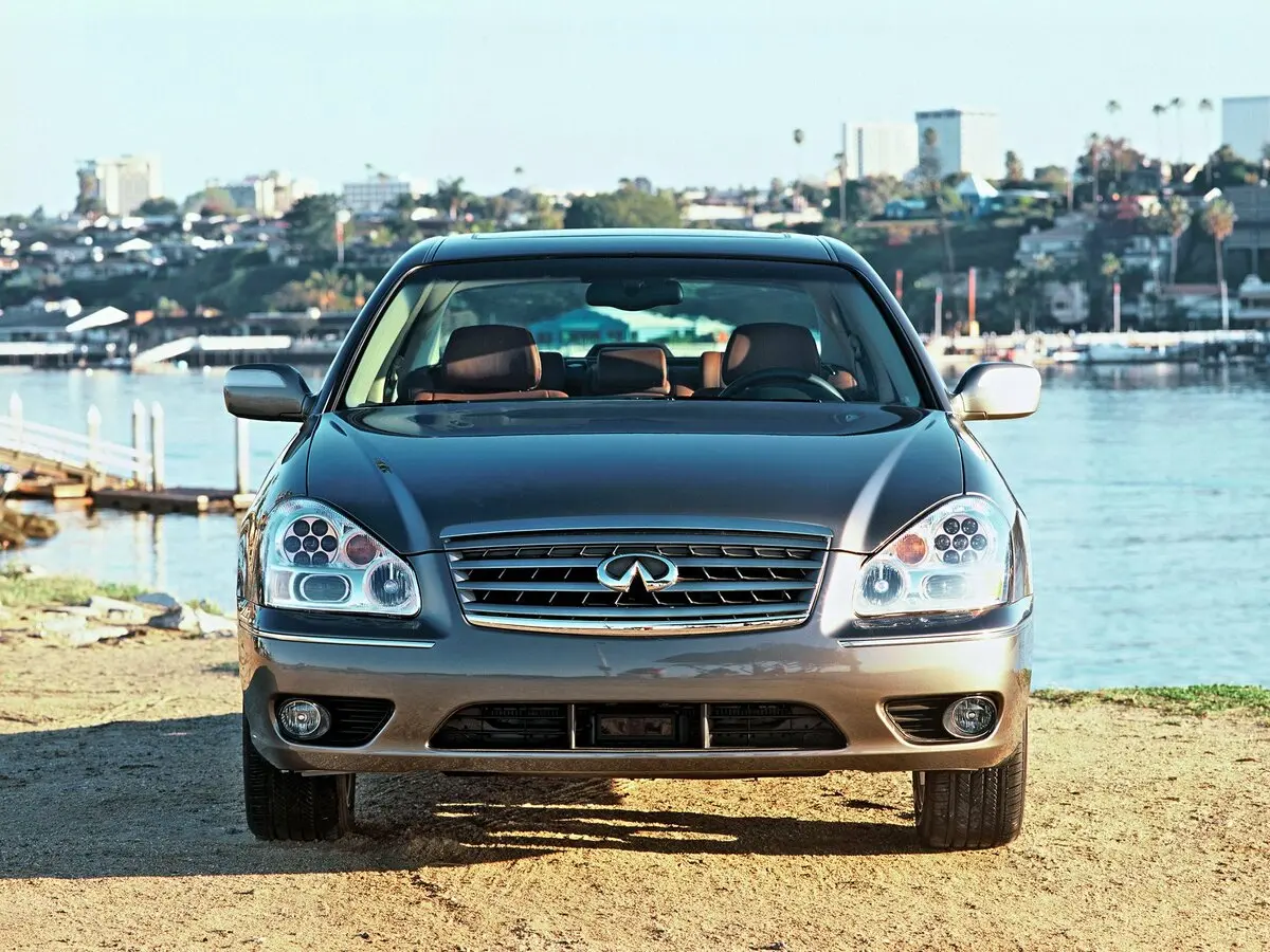 Infiniti Q III Рестайлинг Седан — 照片 2