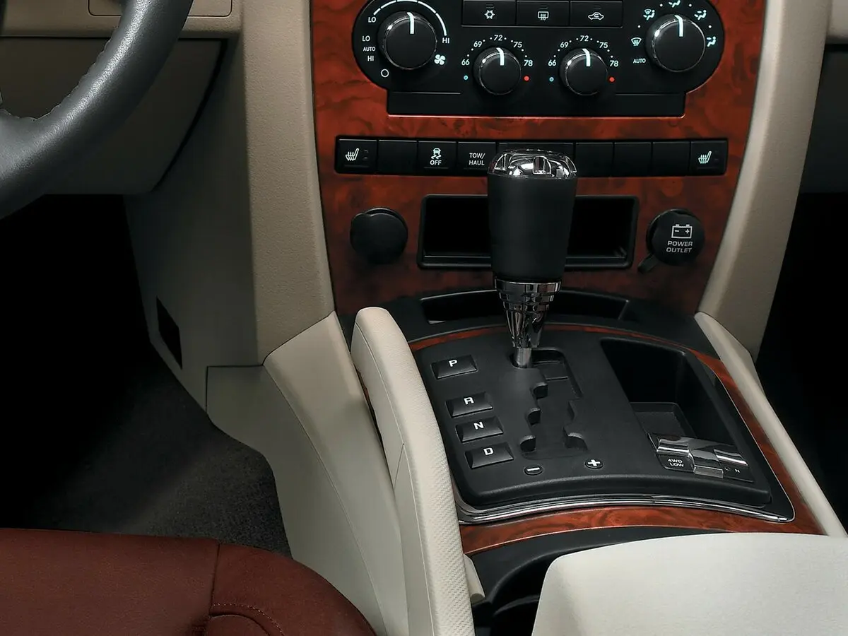 Jeep Commander 2005 – 2010 Внедорожник 5 дв. — сүрөт 10