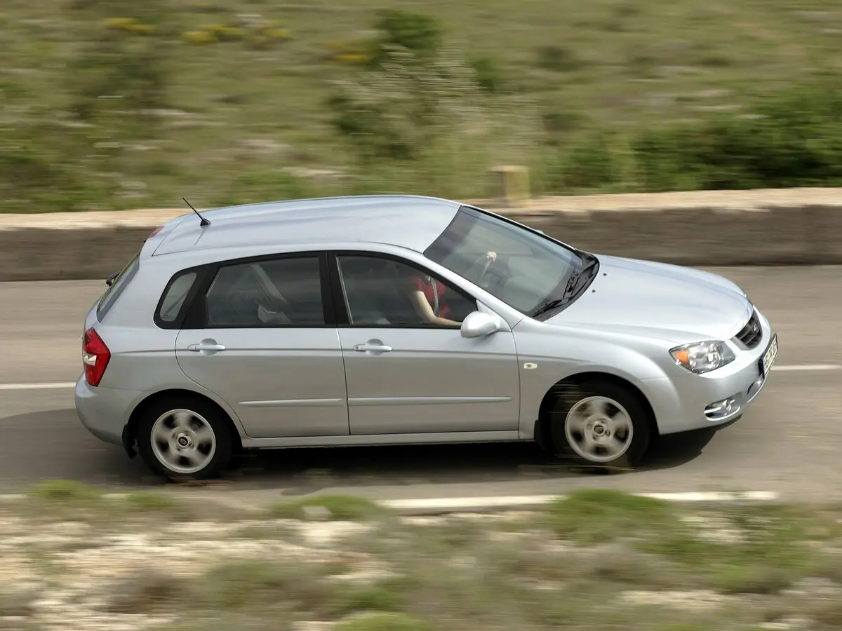 Kia Cerato I Хэтчбек 5 дв. — сүрөт 2