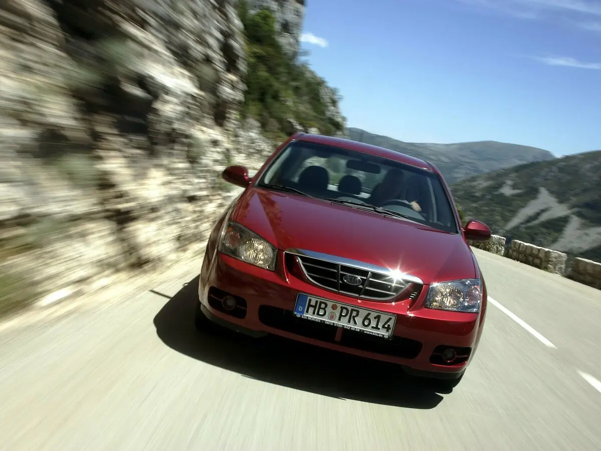 Kia Cerato I Хэтчбек 5 дв. — сүрөт 3