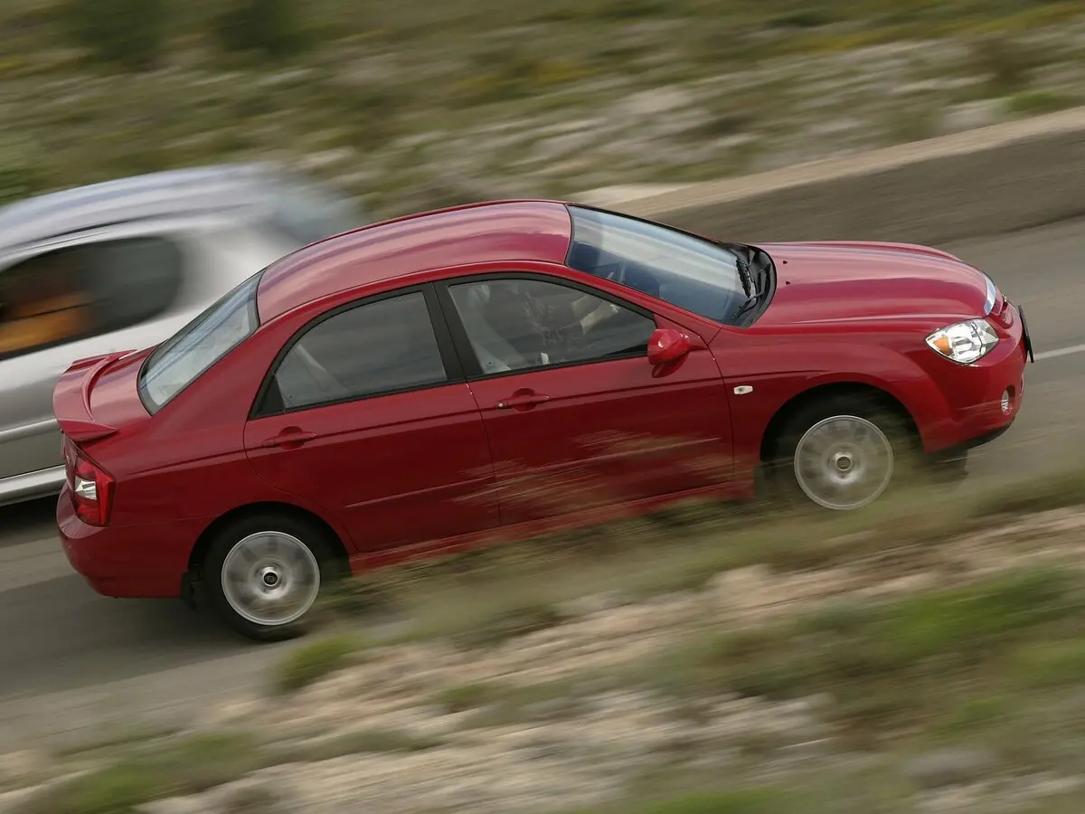 Kia Cerato I Седан — photo 2