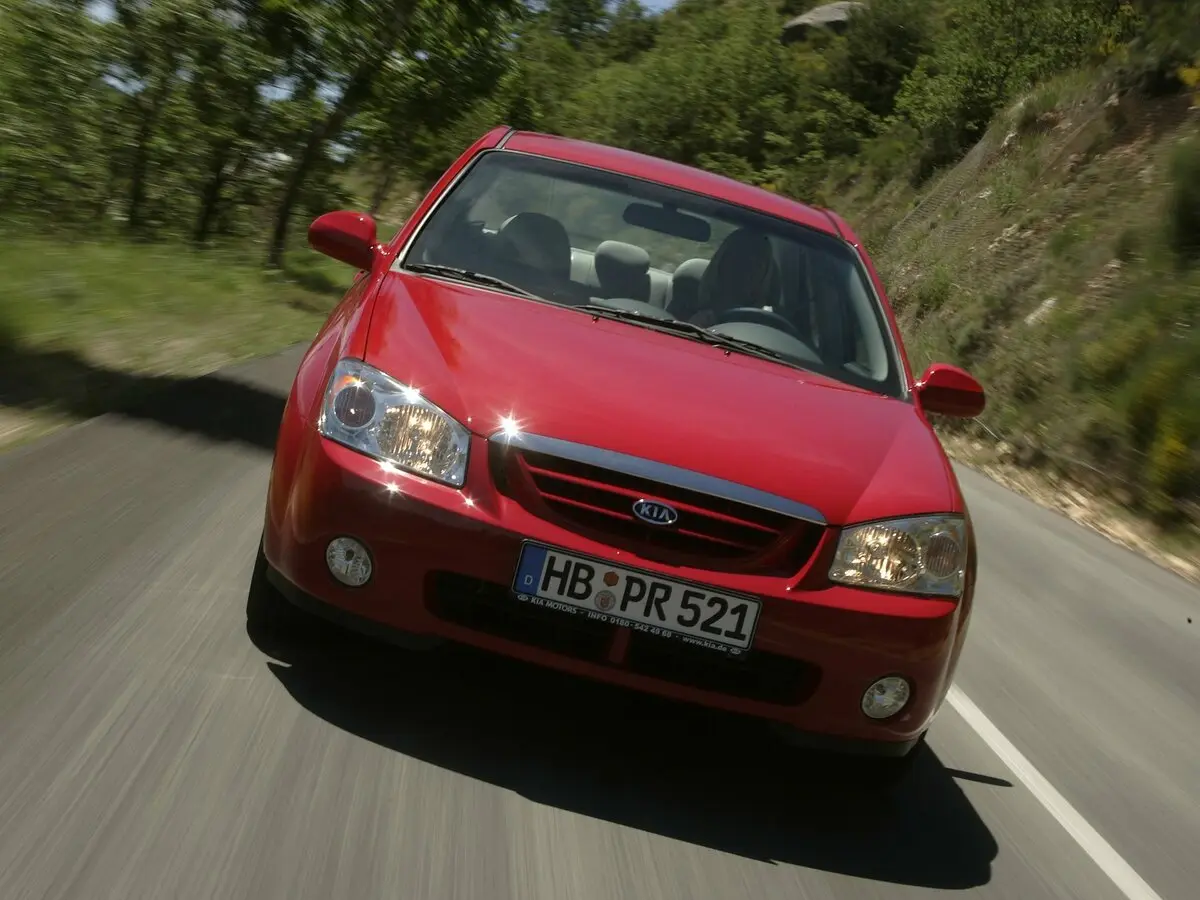 Kia Cerato I Седан — photo 3