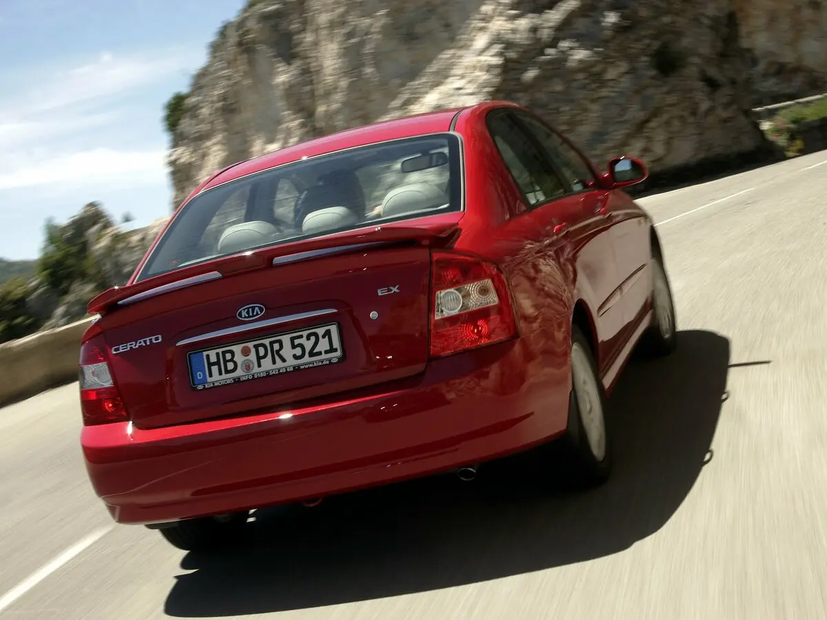 Kia Cerato I Седан — photo 4