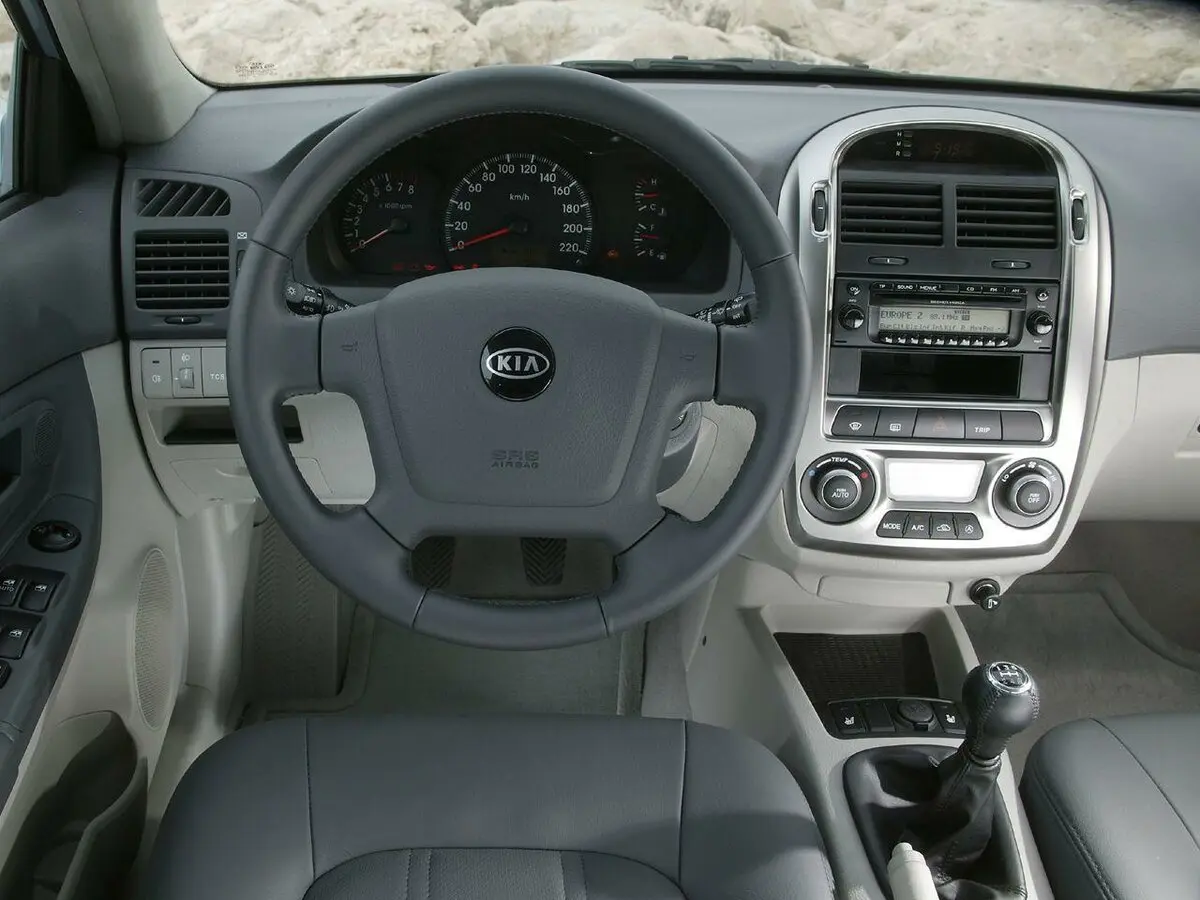 Kia Cerato I Седан — photo 6