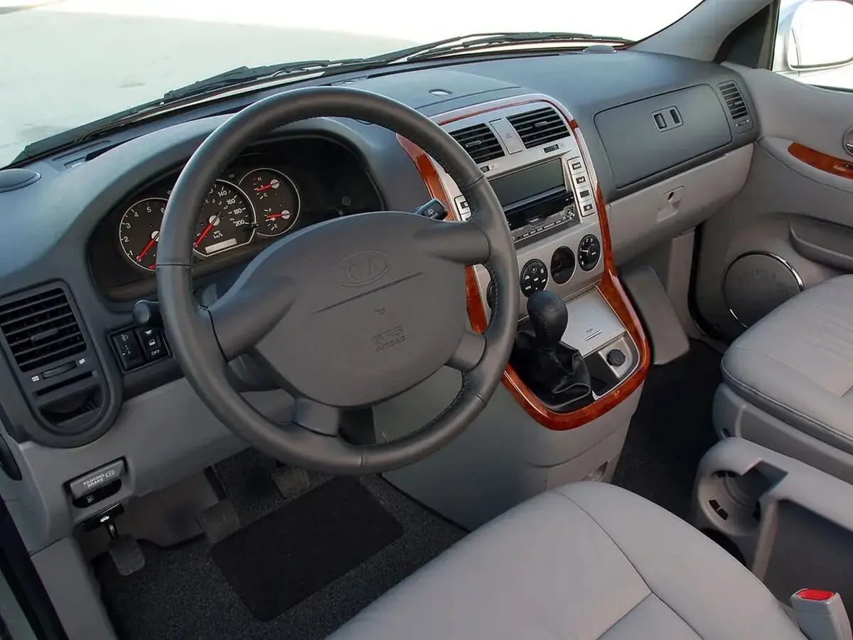 Kia Carnival I Рестайлинг Минивэн — фото 6