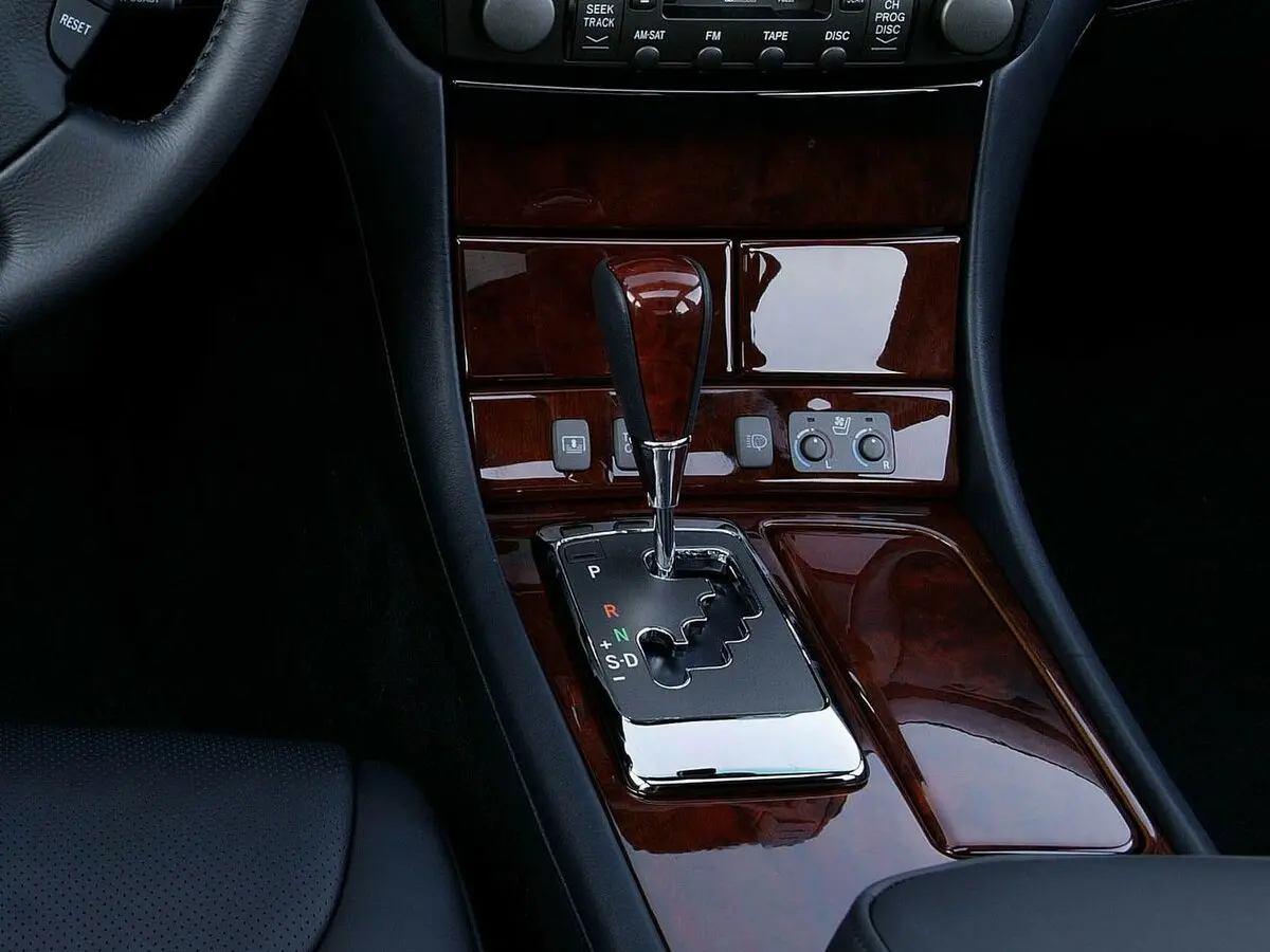 Lexus LS III Рестайлинг Седан — фото 10