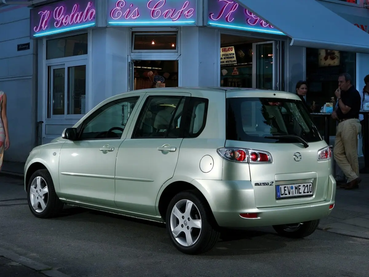 Mazda 2 I (DY) Рестайлинг Хэтчбек 5 дв. — сүрөт 3