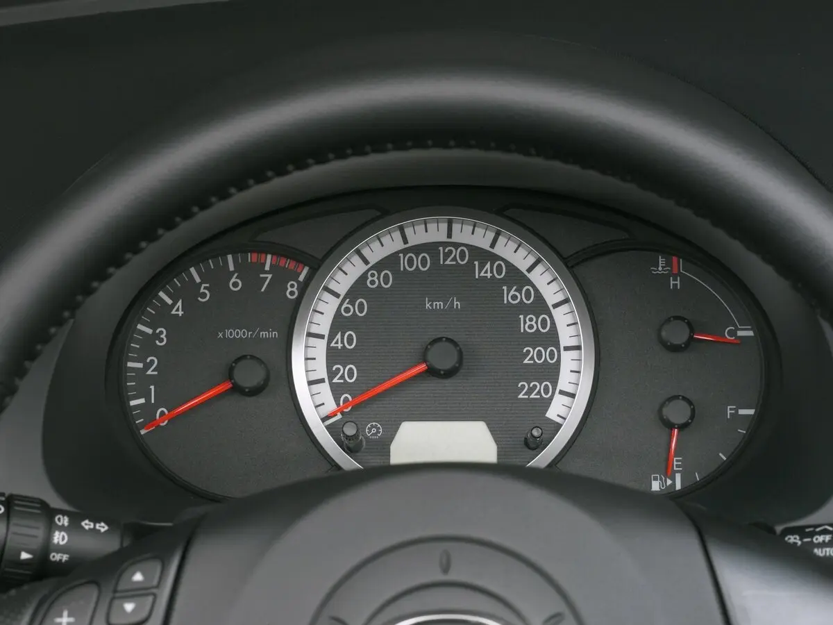 Mazda 5 I (CR) Компактвэн — 照片 9