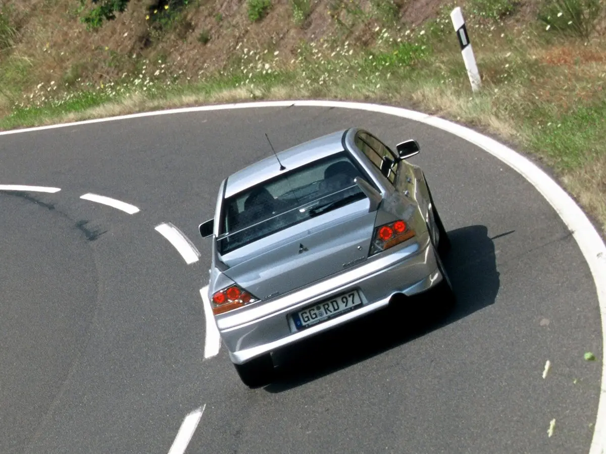 Mitsubishi Lancer Evolution VIII Седан — сүрөт 4